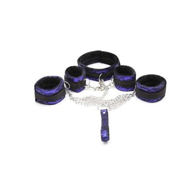 Kit bondage avec collier et menottes violet e comtoy